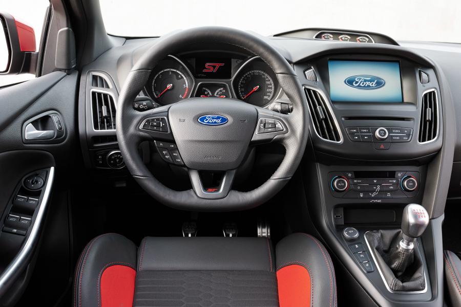  Ford Focus ST 2014 года  (фото 39 из 60)